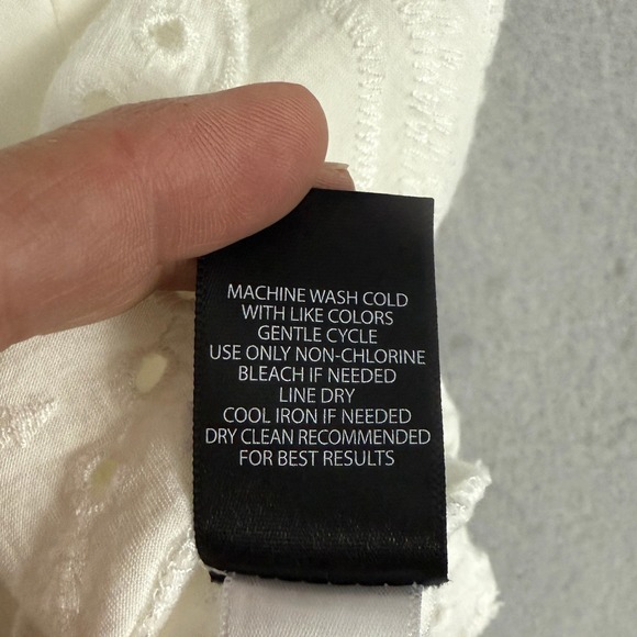 Torrid Eyelet Sleeveless Top Womens 2 White Eyelet Lace Flutter Sleeve Mock Neck - Picture 12 of 12